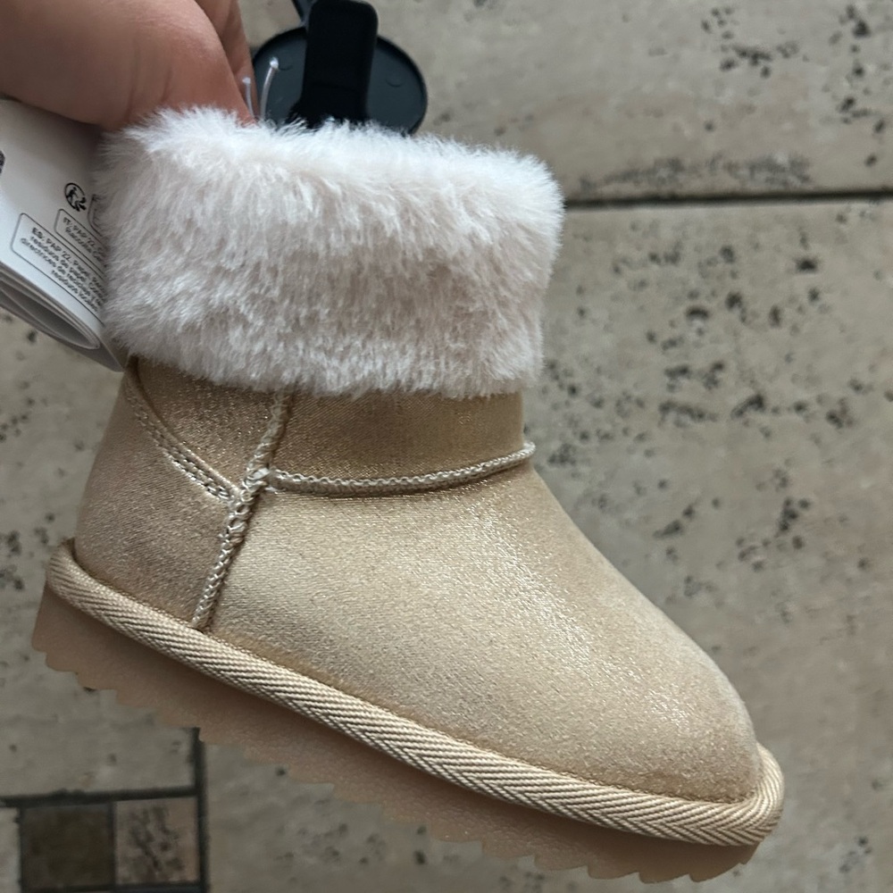 NWT Primark girls light up Boots with Faux Fur size 7